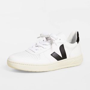 New - never worn - Veja V-10 - size 40